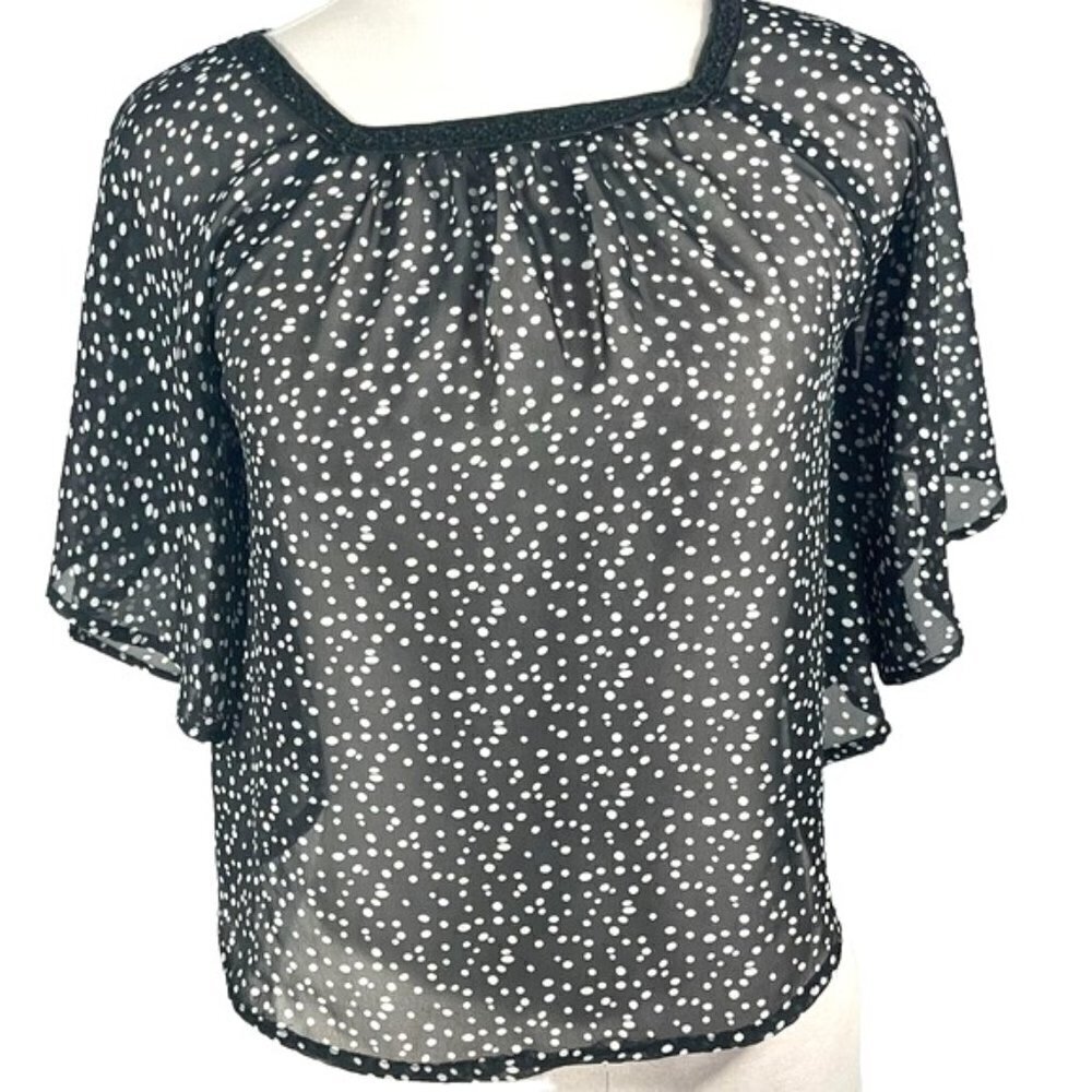 𝅺Newberry sheer top butterfly circular sleeves black white polka dots Size 12